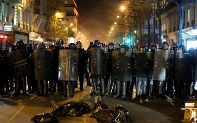 Paris : les manifestants sont retournés sur la place de la République pour exprimer leur colère